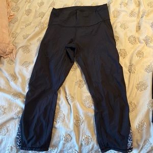 black wunder under leggings with white detailing